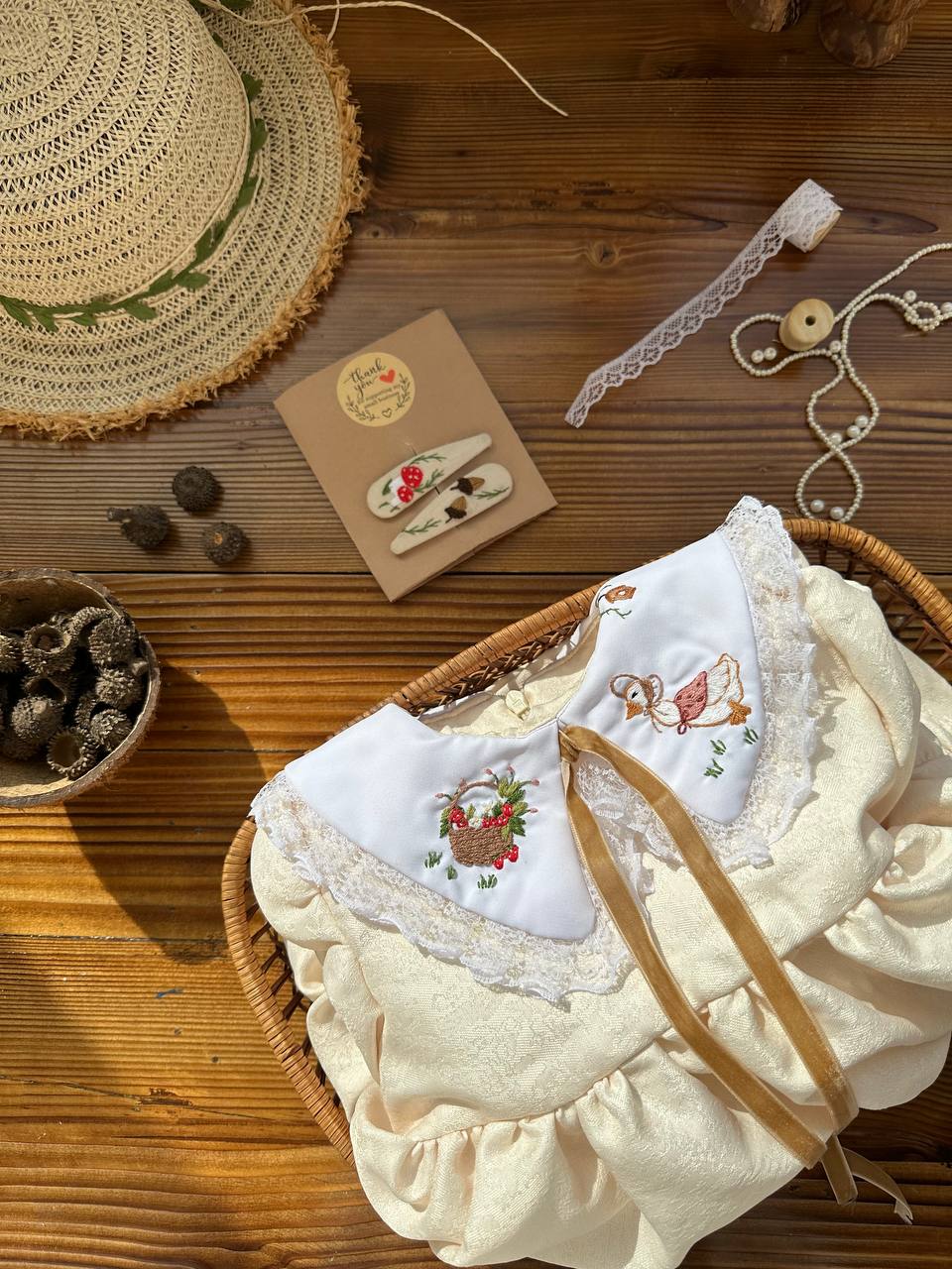 یقه جدا بب گلدوزی شده طرح غاز وینتیج مناسب 1تا12سال